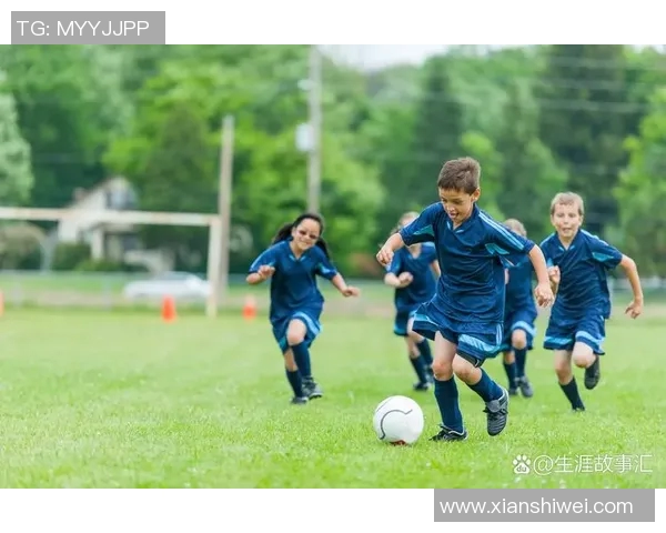 足球明星高清挂壁照片展示让你感受绿茵场上的激情与魅力
